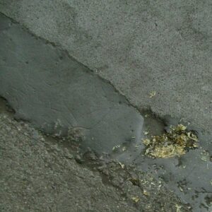 Vergußmasse in Beton, möglicherweise auch asbesthaltig